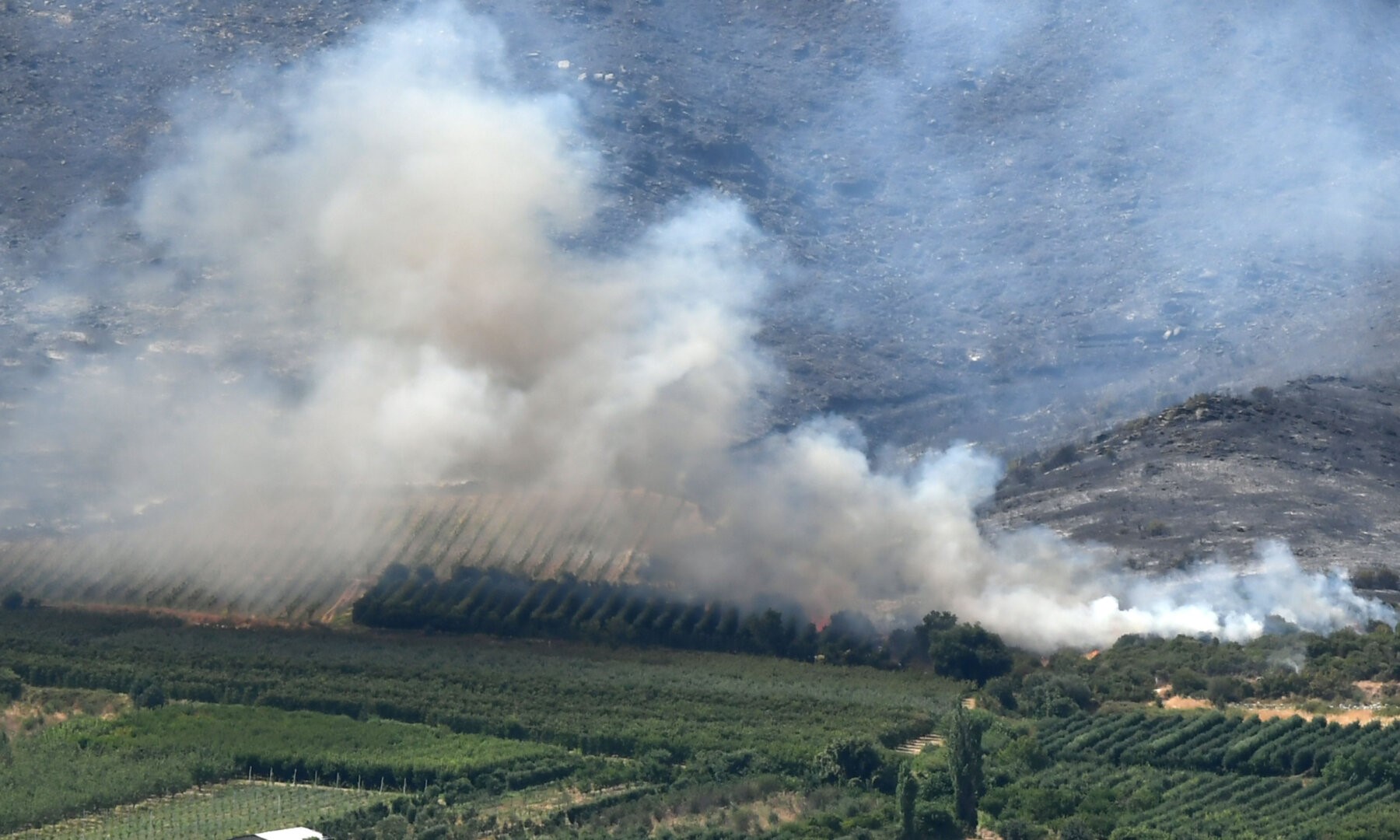 Σε ύφεση η μεγάλη πυρκαγιά